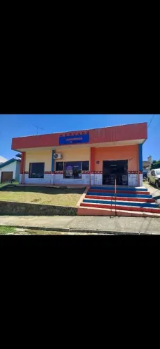 Arrendo Mercado ou alugo/vendo o prédio.