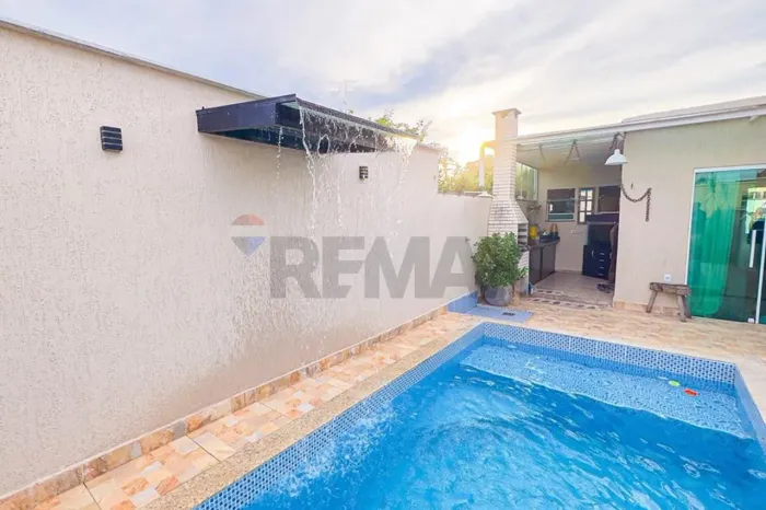 Casa à Venda em Caminho de Búzios, Cabo Frio com Banheira | Oportunidade Imperdível!