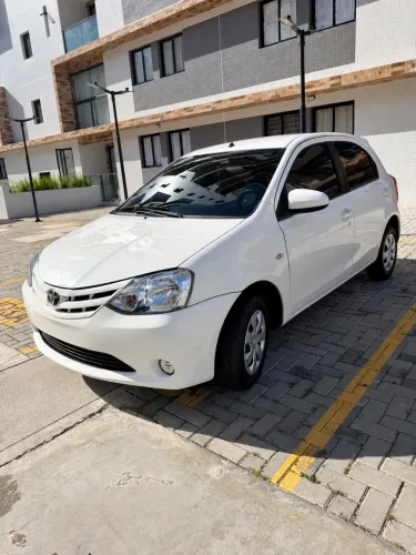 Toyota Etios X 1.3 Flex 16V 5P Mec. 2014