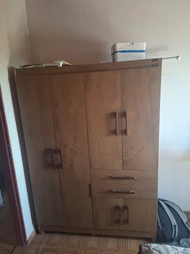 Guarda-roupa médio novo