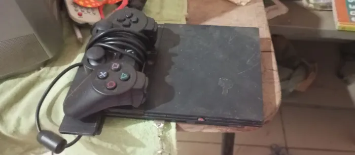 Playstation2 com 5 jogos mais 1 controle