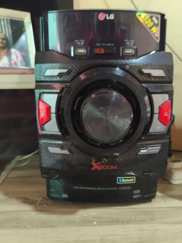 Mini Hi-Fi System da marca LG, modelo XBOOM CM4640