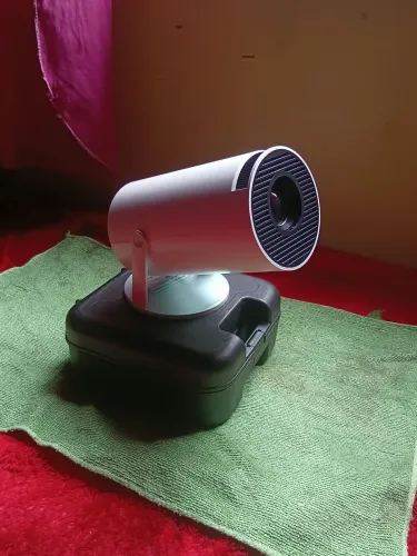 Projetor Smart HD com Wi-Fi, HDMI, USB e Tela até 80?