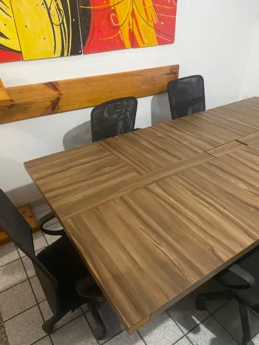 MESA DE ESCRITORIO com 6 cadeiras