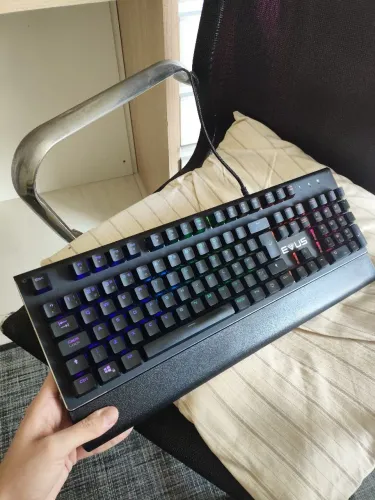 Teclado gamer Evus tv 08 blackout