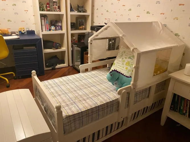 Cama e jogo de quarto