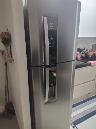 Geladeira Eletrolux dispenser
