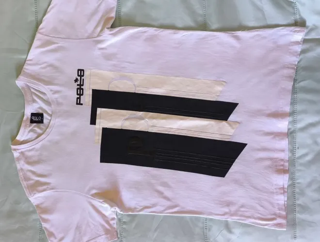 Lindas camisetas brancas da marca Polo