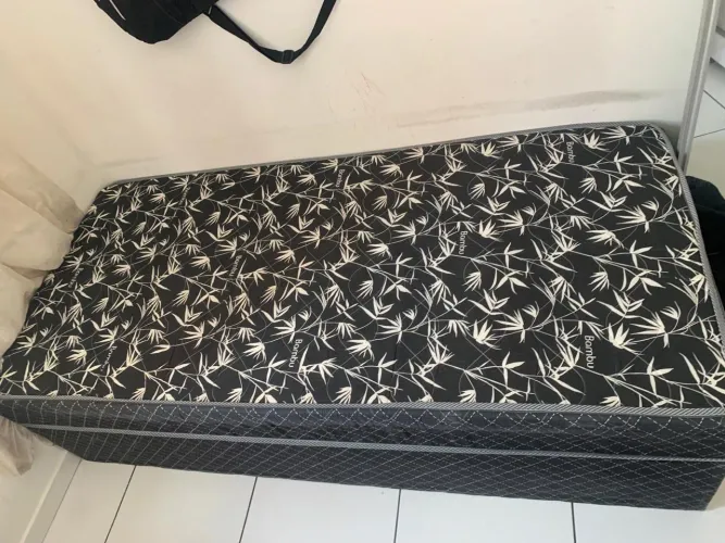 Cama de solteiro em ótimo estado