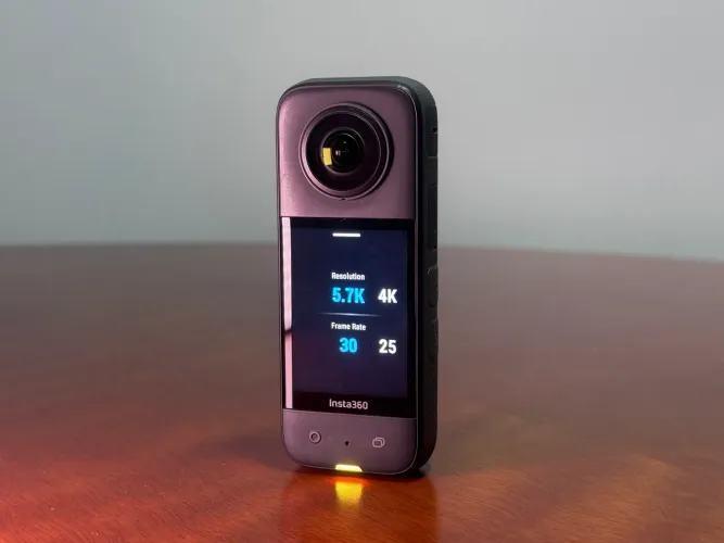 INSTA 360 X3 - Câmera 360º 5.7K