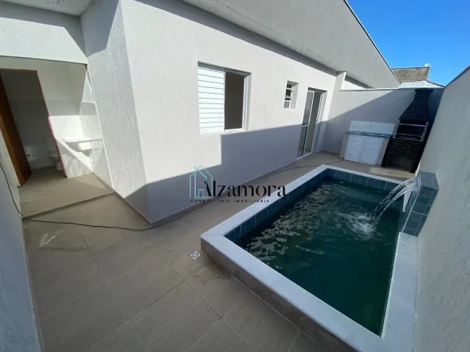 Casa em condomínio com piscina individual - Itanhaém/SP