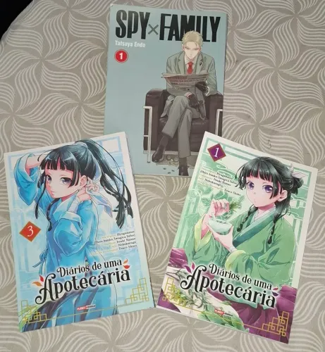 Mangá Spy x Family 1 e Diário de Uma Apotecaria 1 e 3