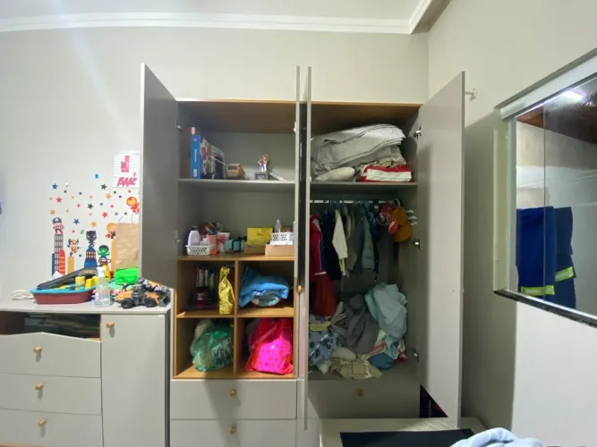 Guarda-roupa infantil 