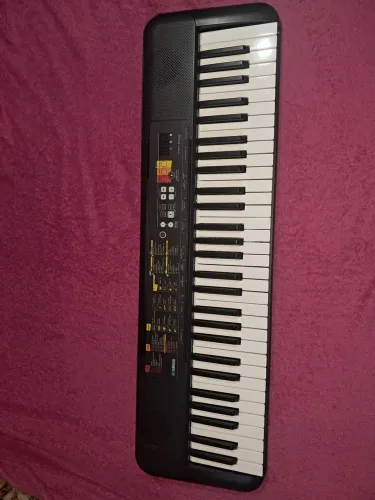 Teclado Yamaha PSR-F52