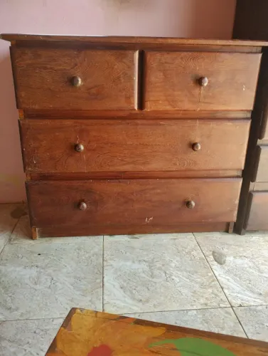 Cômoda de madeira pura 