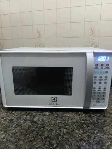 Micro-ondas Electrolux de 20 litros de 110.V