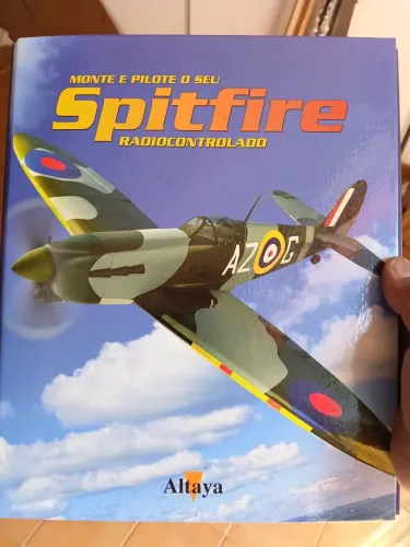 Peças de aeromodelo spitfire