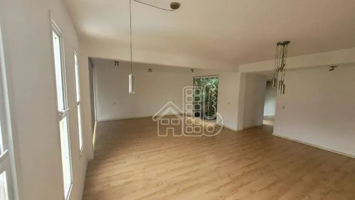 Casa para Locação em São Francisco | Piscina, Sauna e Churrasqueira