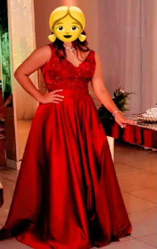 Vendo lindos vestidos de festa, usado uma única vez.