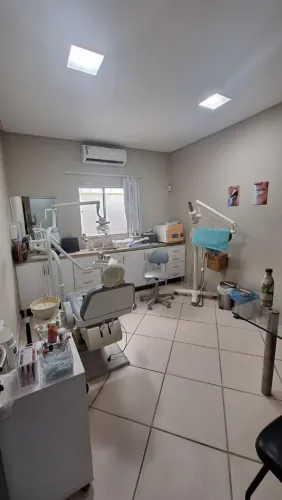 Vendo consultório odontológico completo.