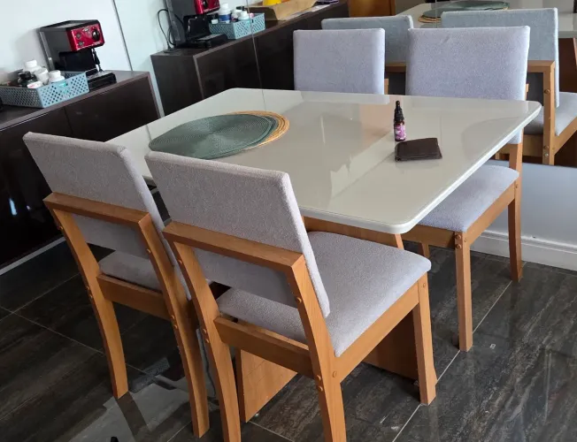 Mesa tampo de vidro 4 cadeiras