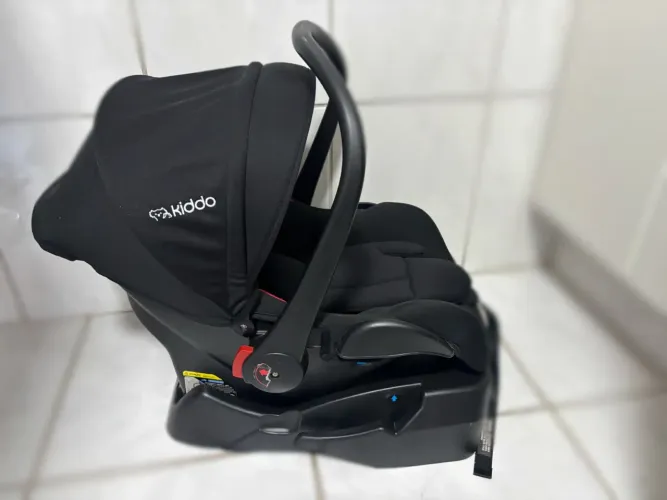 Bebê Conforto Kiddo Casulo Click com Base