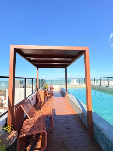 FLAT COM PISCINA FRENTE MAR