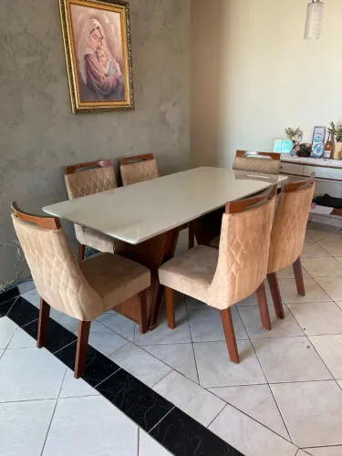 Mesa de jantar quadrada  6 lugares