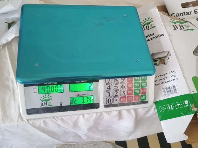 Vendo balança comercial (pouco usada)