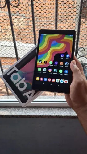 Samsung Tab A Tablet Na Caixa 8 polegadas chip 4G faz ligacao 32Gbs (Act cartao)