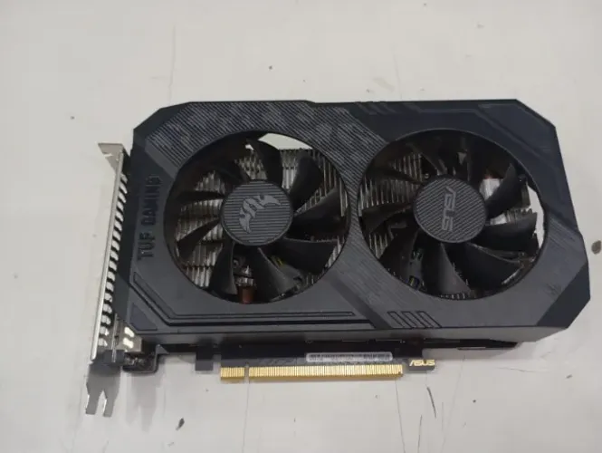 Placa de Vídeo AsusTUF GTX 1650 04 Gb, perfeita