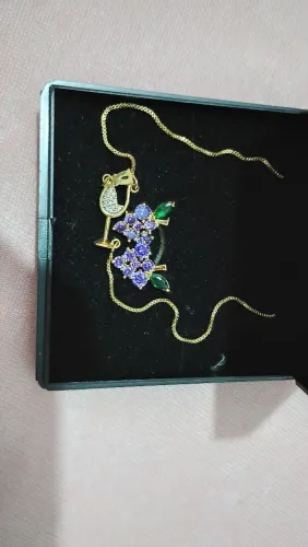 Vendo um jogo de brinco, colar e bracelete banhado a ouro com zircônia