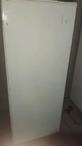 Vendo freezer vertical em bom estado quinhentos reais.tel.Zap. *60