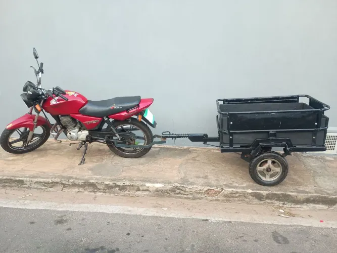 PERFEITA PARA TRABALHAR ,A MOTO É PARTIDA MUITO BOA 