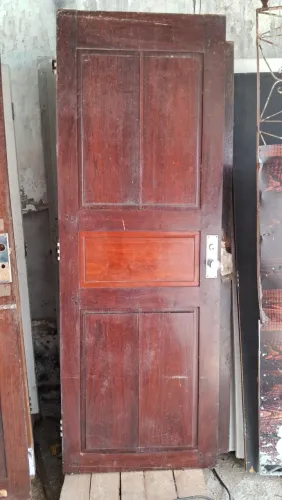 Vendo porta de madeira jatobá 80 por 2.10
