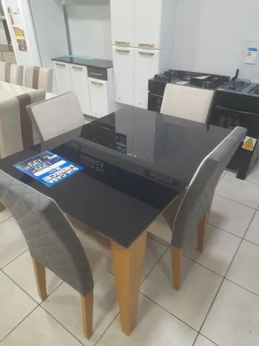 Conjunto mesa de jantar 4 cadeiras