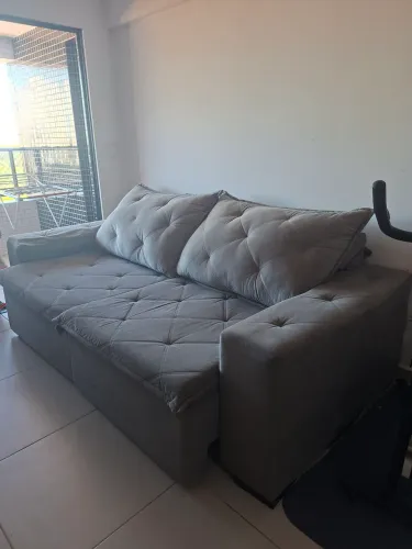Vendo sofá retrátil e reclinável, tamanho 2, 30 m. Cinza.