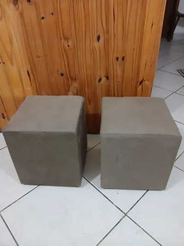 Vendo, dois puffs, almofadado, em ótimo estado!