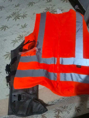 EPI- Equipamento de proteção individual (perneira Sayro, óculos e colete)