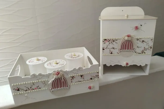 Kit de Porta fralda e produtos de higiene do bebê 