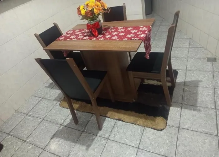  Mesa Tampo de Madeira 4 Cadeiras -preto