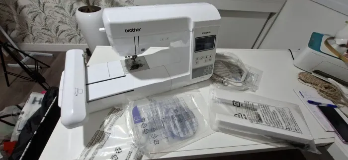 Máquina de Bordar Brother PE810L - Semi Nova, Bivolt