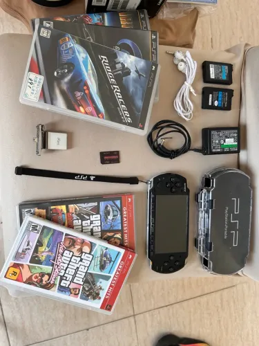 PSP 3000 Piano Black Japonês CIB (Serial Batendo) + Jogos GTA e Acessórios