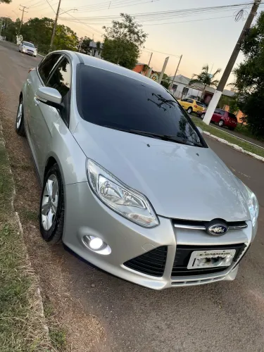 Ford Focus 1.6 S/se/se Plus Flex 8v/16v 5P 2014