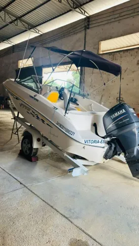 LANCHA VENTURA ANO 2010 MOTOR DE 90