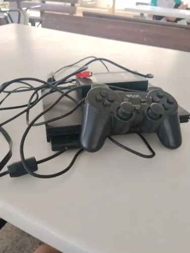 Vendo PS2 com memory card e alguns jogos