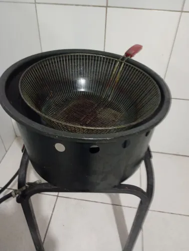 Fritadeira a gás com o registro
