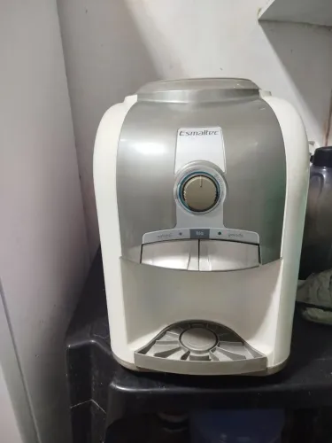 VENDO GELA ÁGUA ESMALTEC DE BANCADA