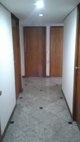 Sala comercial 121 m2 , 3 vaga, próximo ao shopping e estação Vila Olímpia !