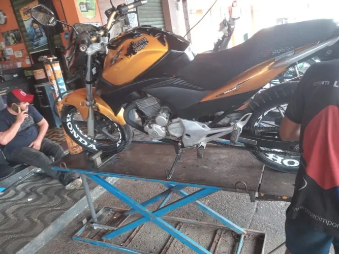CB 300 Honda troco 